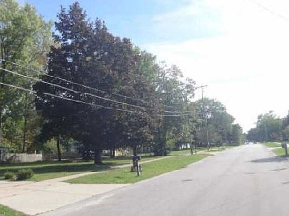 Exterior Neighborhood (street photo)