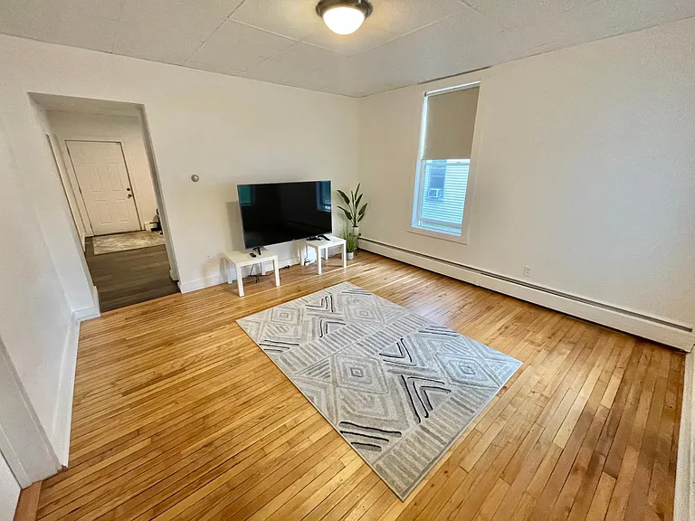 143 Oak St #1 — Photo 3
