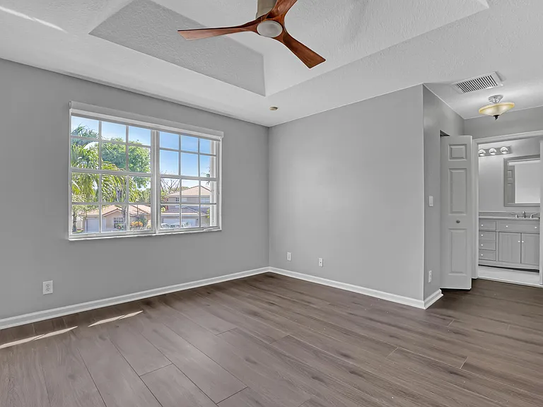 3464 Commodore Ct — Photo 36