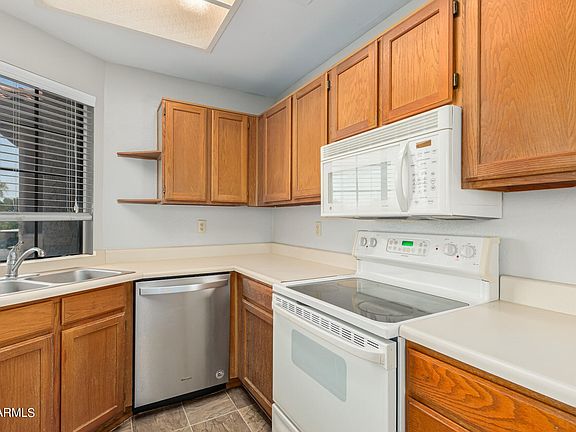 4th image of 930 N MESA Drive #2031