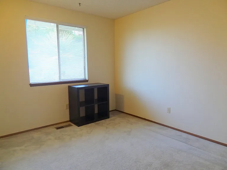 402 Lind Ave NW — Photo 14