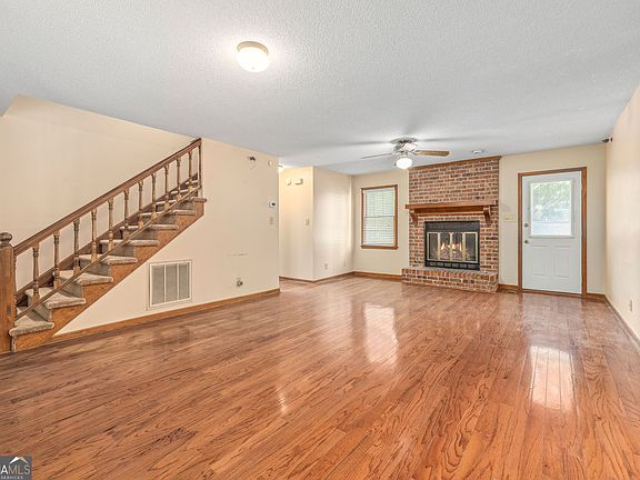 5th image of 2821 Hog Mountain Rd