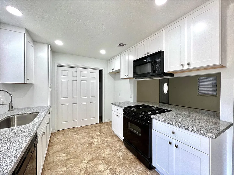 947 Grand Junction Dr — Photo 12