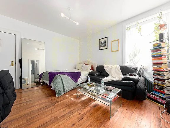 3rd image of 678 Hancock St #2B