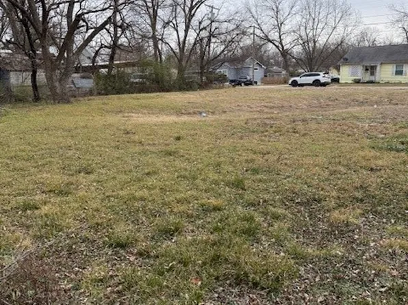 818 W 9th St, Bonham, TX 75418