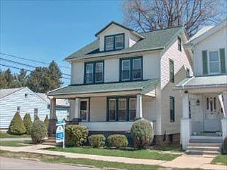 2nd image of 1112 Franklin St
