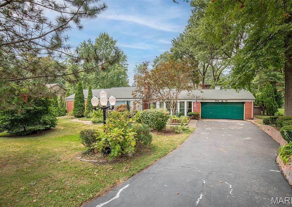 1st image of 29 W Sherwood Dr