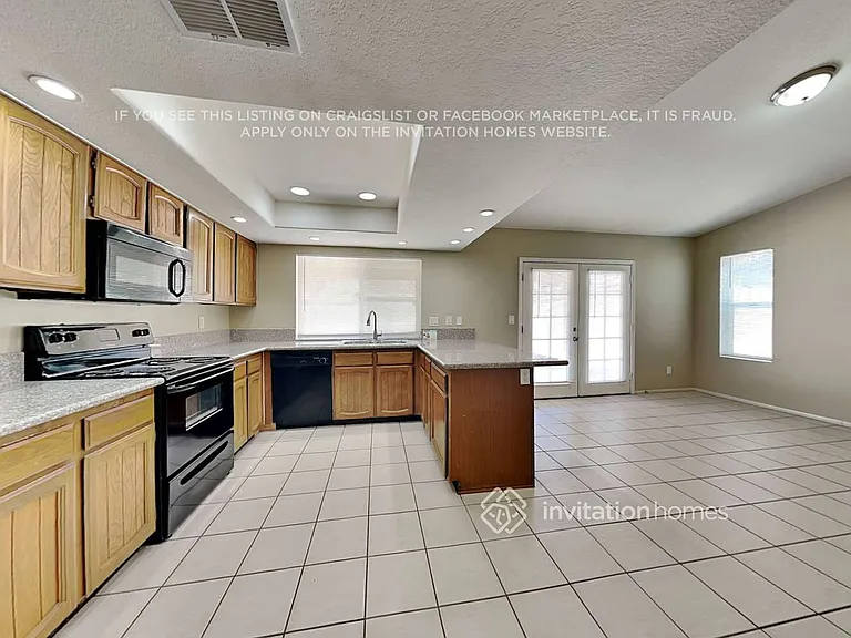 5634 W Altadena Ave — Photo 8