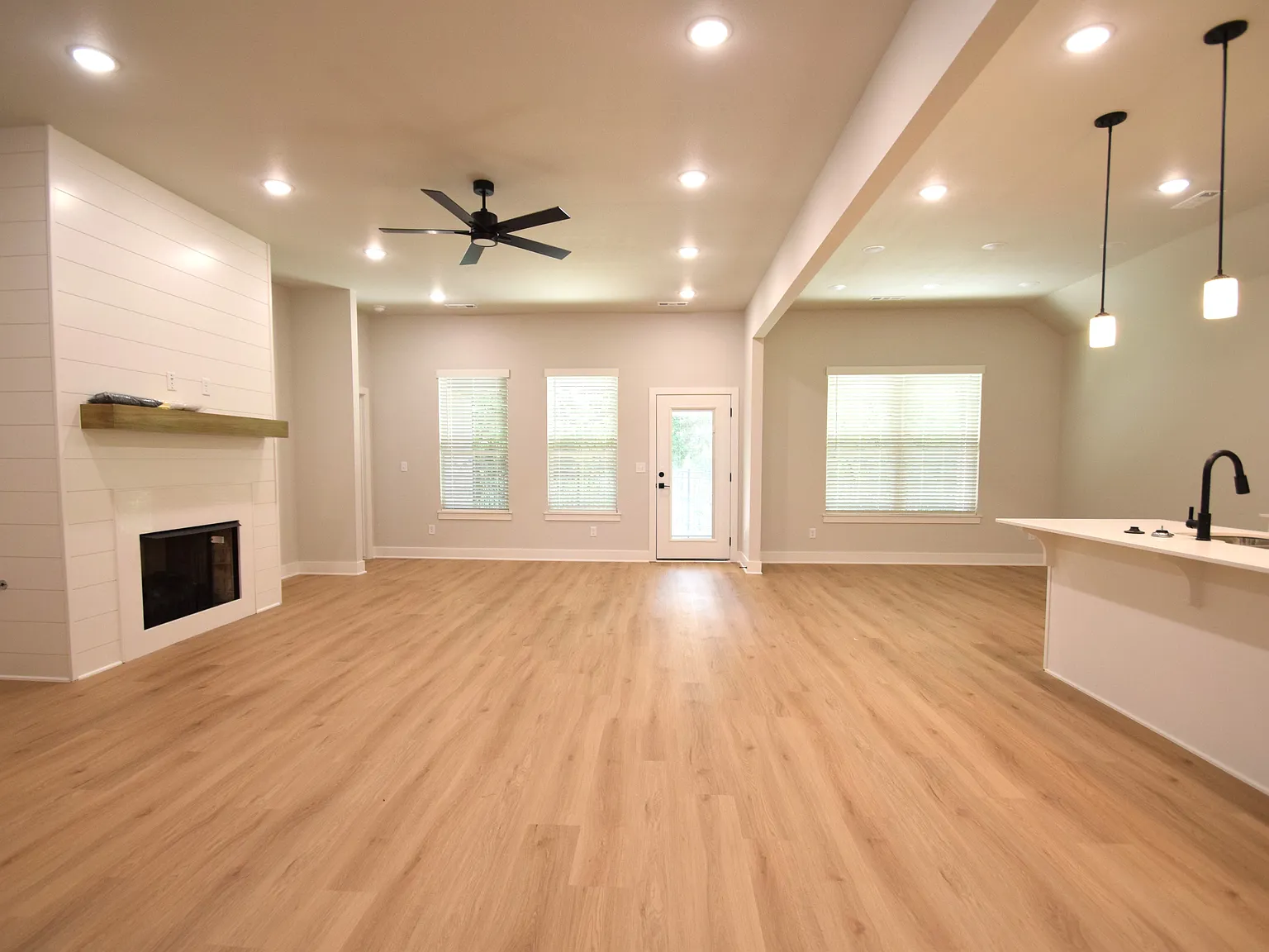 4 bed, 2183 sqft, $2,500 — Photo 3