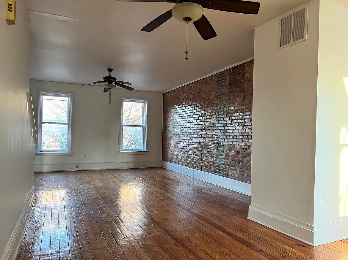 3 bed, 2100 sqft, $1,595 — Photo 4