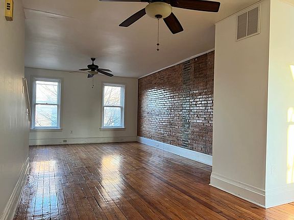 4th image of 1832 Green St