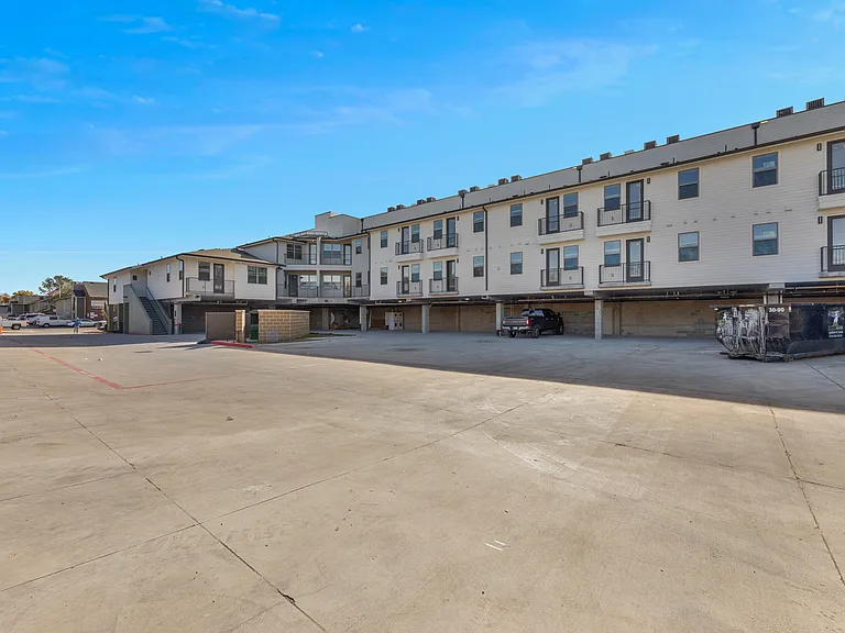 Bluffview Apartments — Photo 20