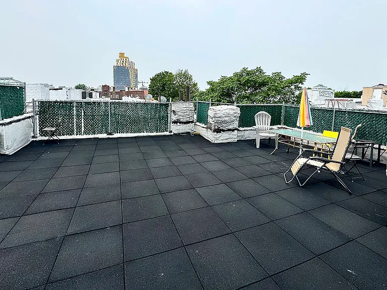 1721 Woodbine St #1R — Photo 10
