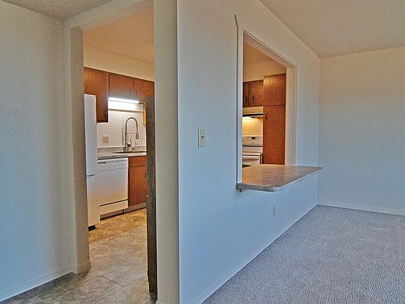 4th image of 1317 N Seneca St #307