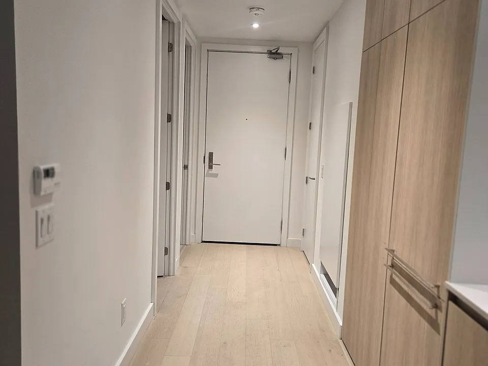 81 Wellesley St E #2503