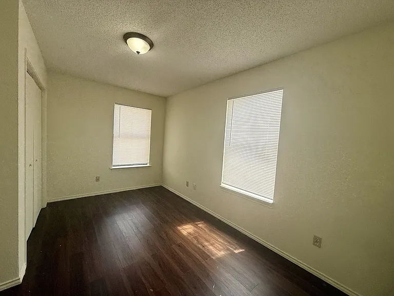 2057 W Walnut St #A — Photo 8