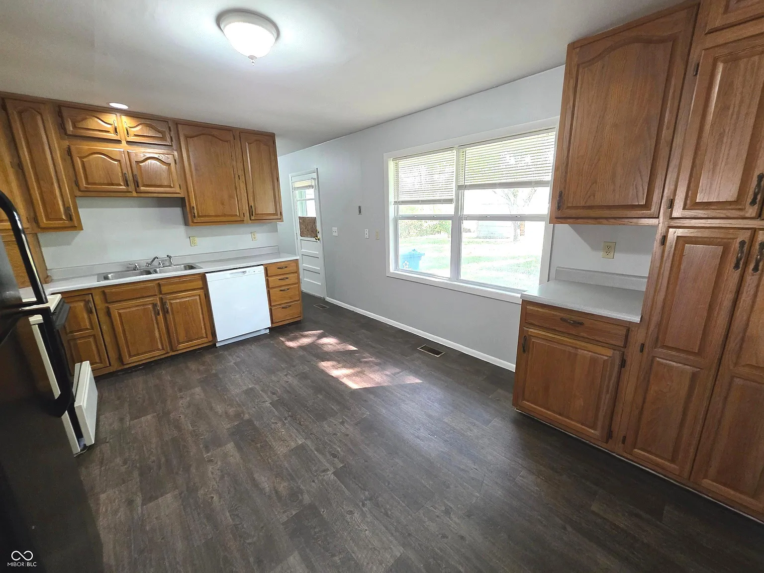 3 bed, 1.0 bath, 999 sqft, $1,400 — Photo 4
