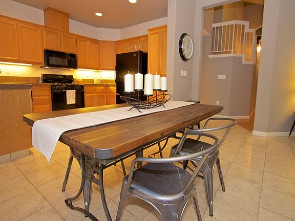 Eat-in kitchen