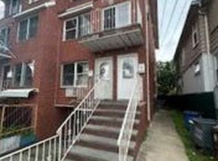 915 College Pl, College Point, NY 11356