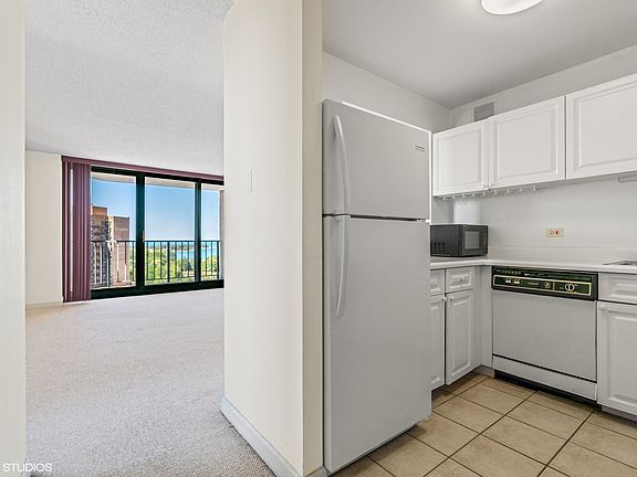 4th image of 3660 N Lake Shore Dr APT 1408
