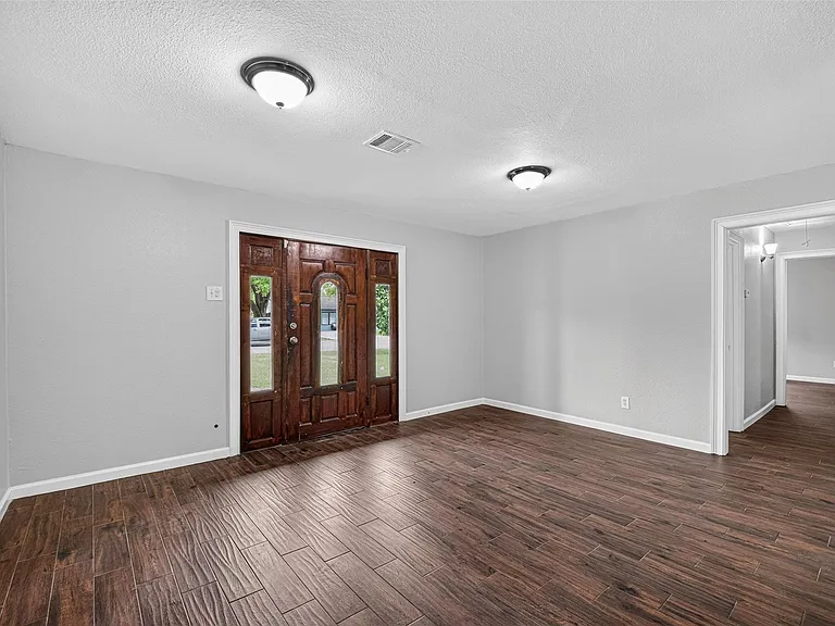 1112 Johnson St — Photo 8