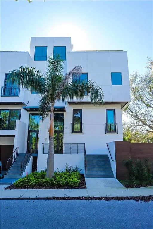 3 bed, 3.5 bath, 3308 sqft, $8,300 — Photo 1