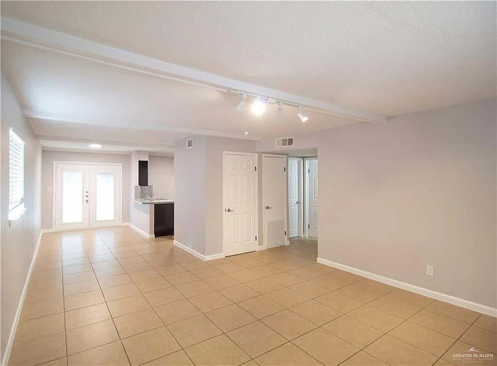 Building Photo - 1104 W Fern Ave #D