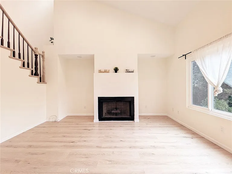 660 E Workman St — Photo 3
