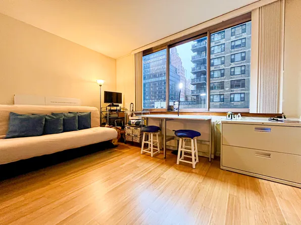 235 East 40th Street 4J image 2 of 16