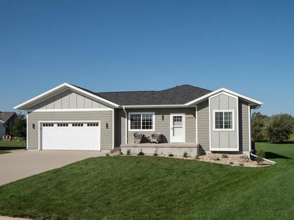 1302 Madison Pl SE, Orange City, IA 51041