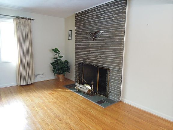 5th image of 42 Shire Oaks Dr