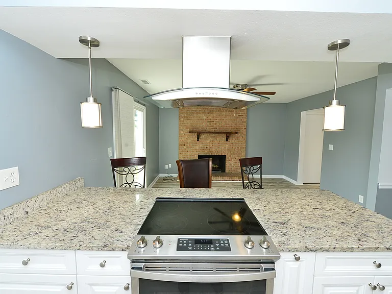 806 Jamestowne Dr — Photo 9