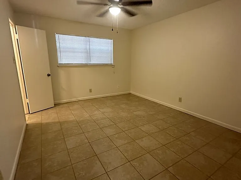 1008 Cheryl St — Photo 9