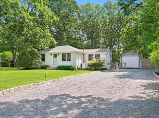 22 Matthews Dr, Speonk, NY 11972