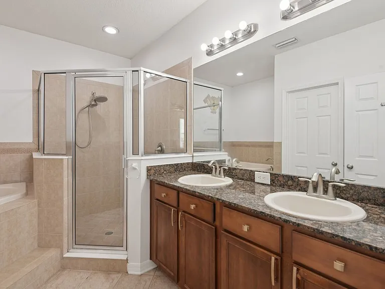 12805 Avelar Manor Pl — Photo 17