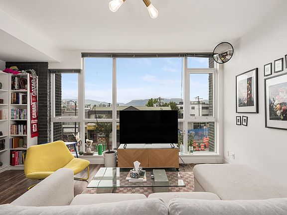 2nd image of 2511 Quebec St #208