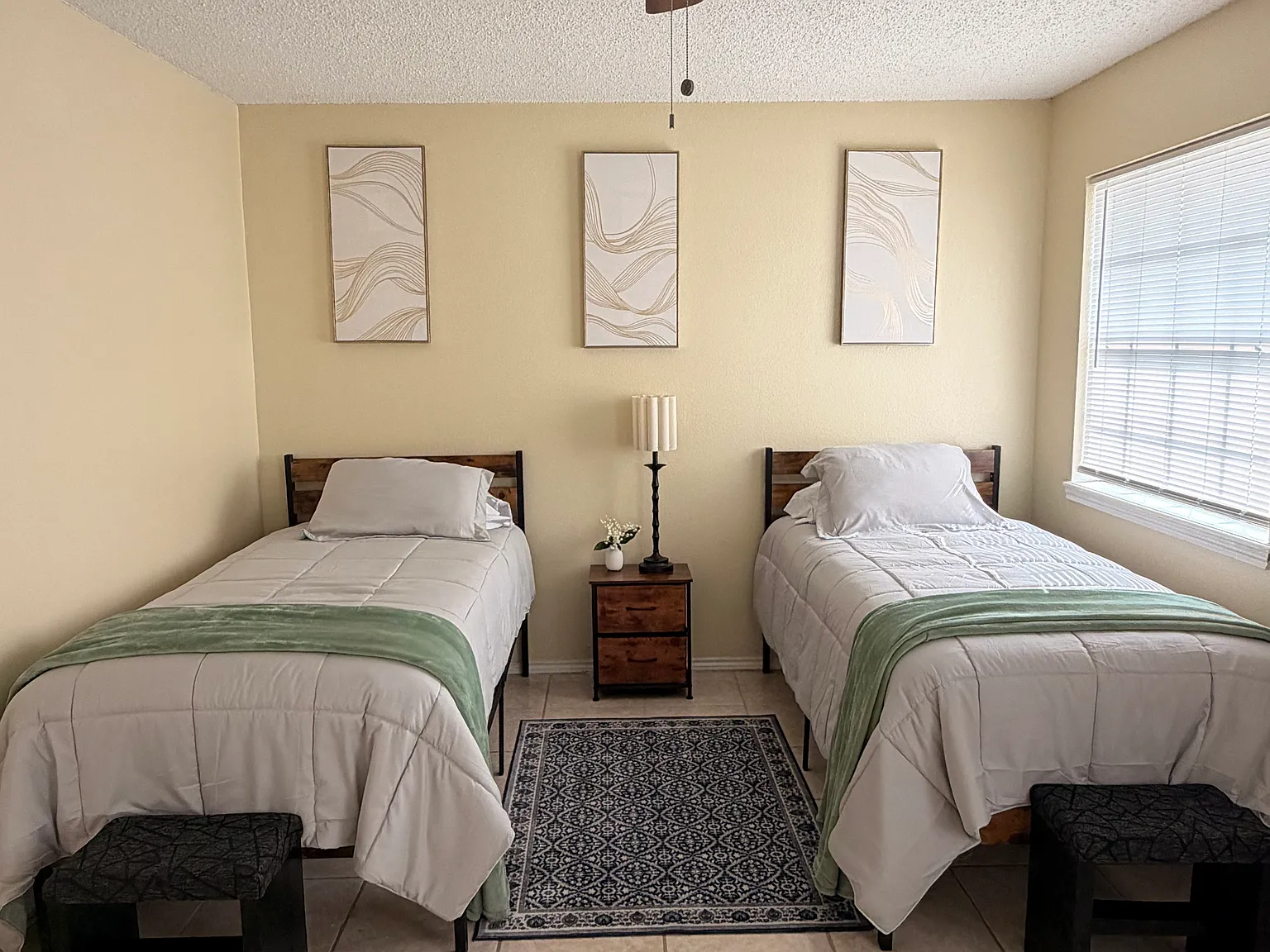 2 bed, 2.5 bath, 1198 sqft, $1,000 — Photo 1