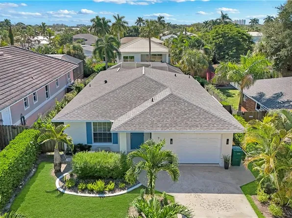 768 96th Ave N, Naples, FL 34108