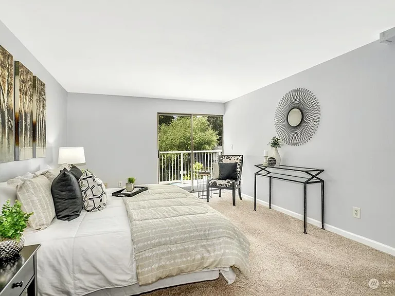 9905 NE 124th St #704 — Photo 9