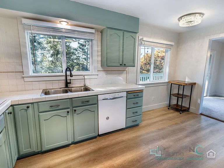 242 Hemlock St — Photo 19