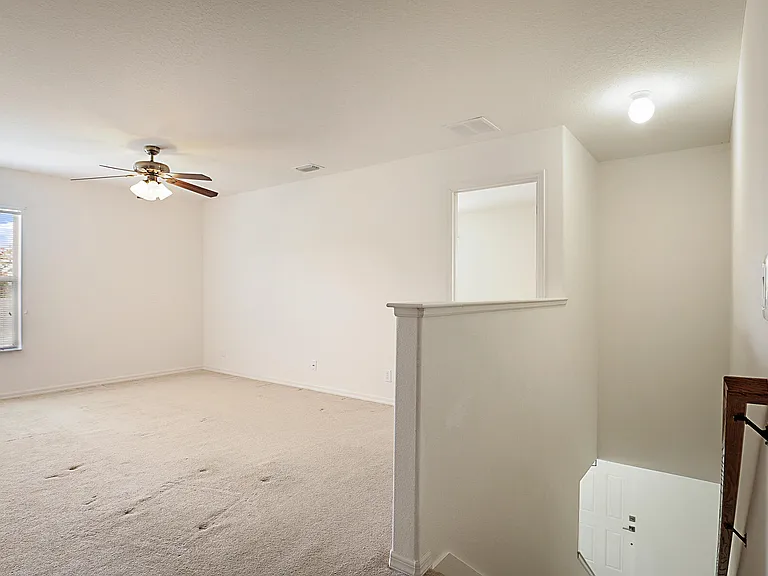 617 SE Karrigan Ter — Photo 24
