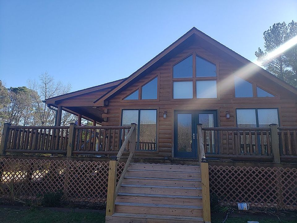 Side porch to fenced yard