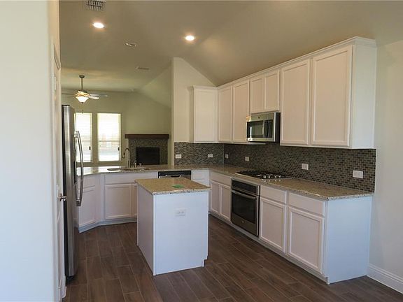4th image of 1405 Crossvine Dr