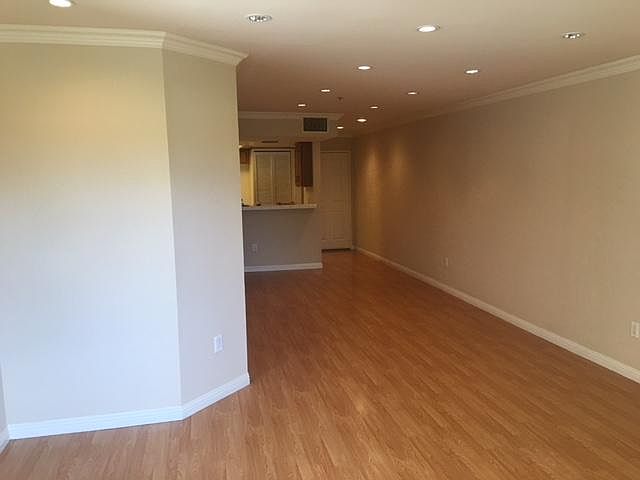 1st image of 413 Hawthorne St APT 208