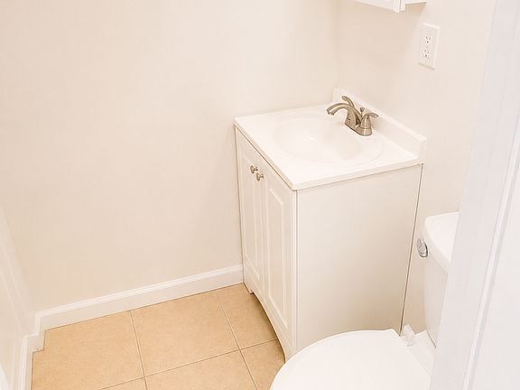 4th image of 1357 Rosecrans St APT B