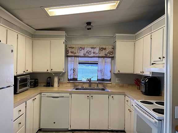 2nd image of 5424 Patricia Dr