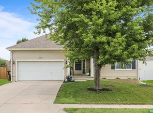 2107 Petersen Dr, Papillion, NE 68046