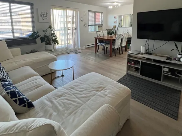 131 Taunton Rd E #409, Oshawa, ON L1G 3T8