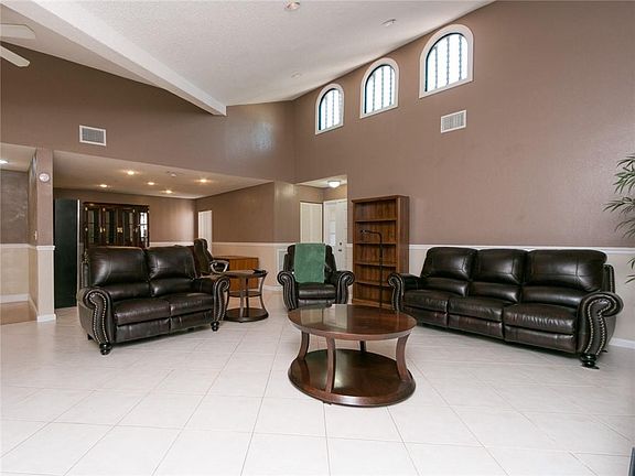 5th image of 8124 Pine Cir