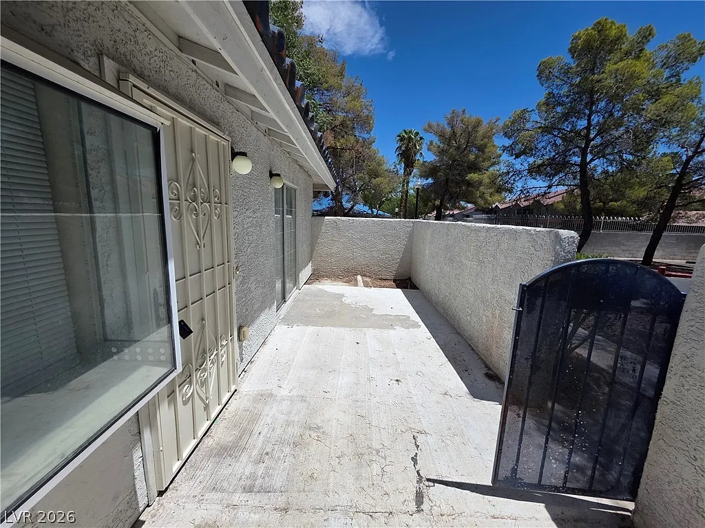 2 bed, 2.0 bath, 900 sqft, $1,350 — Photo 3